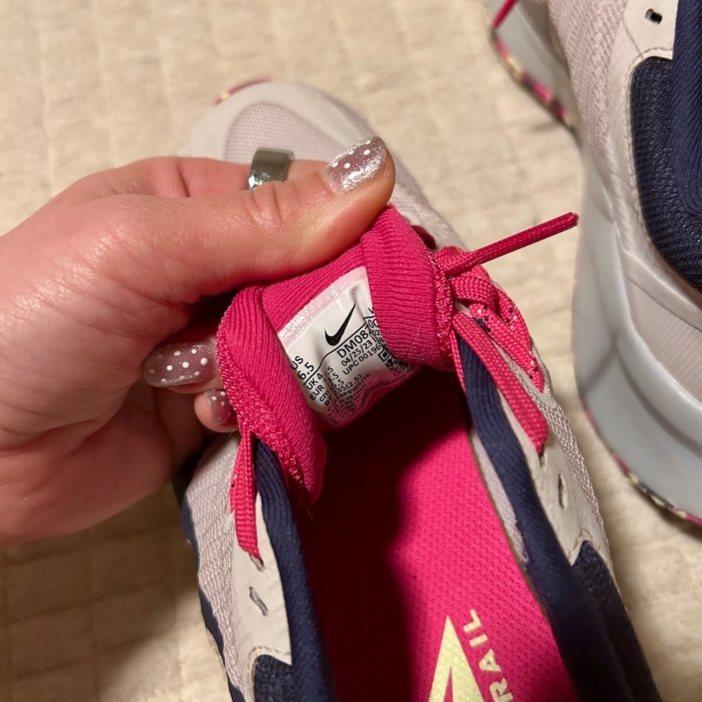 Nike Juniper Trail Hiking Sneakers - Picture 5 of 5